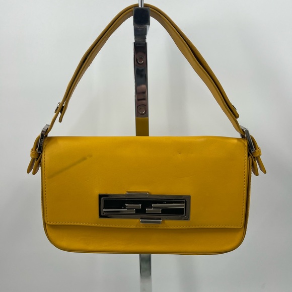 💛SOLD💛Fendi Pochette - Picture 1 of 12